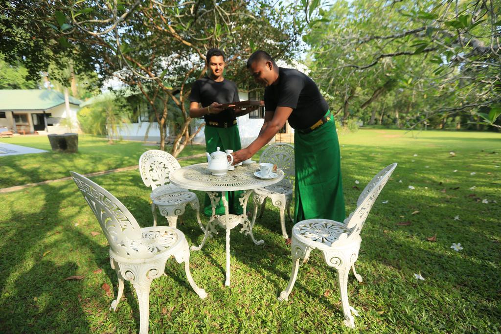 Horathapola Estate Hotel Marawila Bagian luar foto